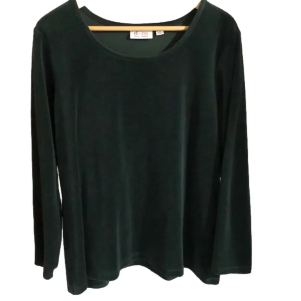 3/$25 D & Co. Denim & Company Velvety Top Green